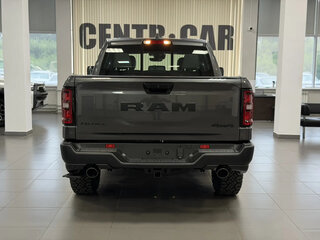 2025 Ram 1500 Crew Cab V Рестайлинг, серый, 8990000 рублей, вид 3