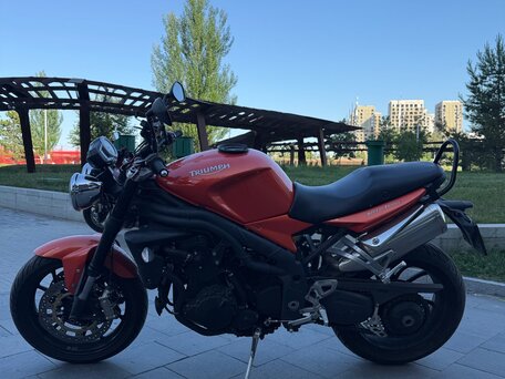 2008 Triumph Speed Triple, оранжевый, 400000 рублей, вид 4