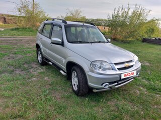 2012 Chevrolet Niva I Рестайлинг, серебристый, 700000 рублей, вид 1