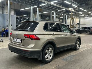 2018 Volkswagen Tiguan II, бежевый, 1690000 рублей, вид 3