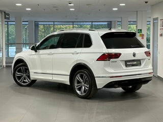 2018 Volkswagen Tiguan II, белый, 2780000 рублей, вид 4