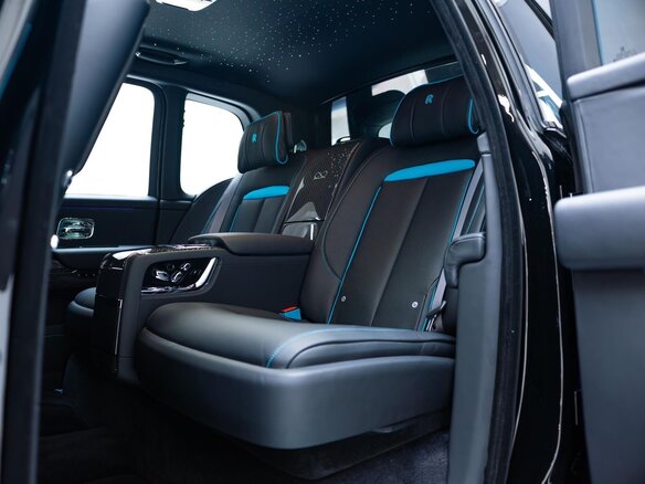 2026 Rolls-Royce Cullinan Black Badge I Рестайлинг (Series II), чёрный, 50000000 рублей - вид 13