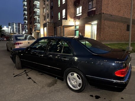 1998 Mercedes-Benz E-Класс 240 II (W210, S210), чёрный, 515000 рублей, вид 3