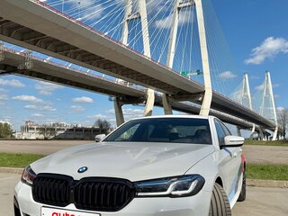 2020 BMW 5 серии 540i xDrive VII (G30/G31/G38) Рестайлинг, белый, 7500000 рублей, вид 2