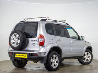 2010 Chevrolet Niva I Рестайлинг, серебристый, 399000 рублей, вид 4
