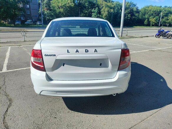 2026 Lada (ВАЗ) Granta I Рестайлинг, белый - вид 14