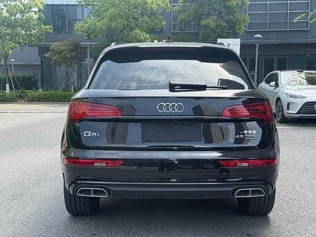 2023 Audi Q5 L 40 TFSI II (FY) Рестайлинг, чёрный, 3883868 рублей, вид 4