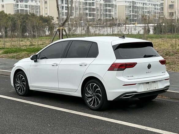 2022 Volkswagen Golf VIII, белый - вид 5