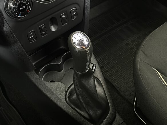 2020 Renault Logan Stepway II Рестайлинг, серый, 1370000 рублей - вид 16