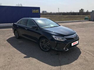 2017 Toyota Camry VII (XV50) Рестайлинг, серый, 2550000 рублей, вид 2