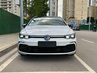 2021 Volkswagen Golf VIII, белый, 2080000 рублей, вид 2