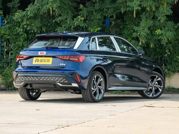 2026 Audi A3 Sportback 35 TFSI IV (8Y) Рестайлинг, синий, 3630000 рублей - вид 4
