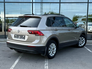 2020 Volkswagen Tiguan II, золотистый, 1860000 рублей, вид 3
