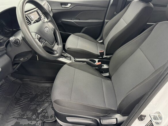 2022 Hyundai Solaris II Рестайлинг, белый, 1540000 рублей - вид 9