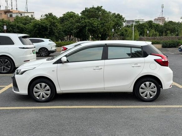2021 Toyota Yaris L XP150 Рестайлинг, белый - вид 7
