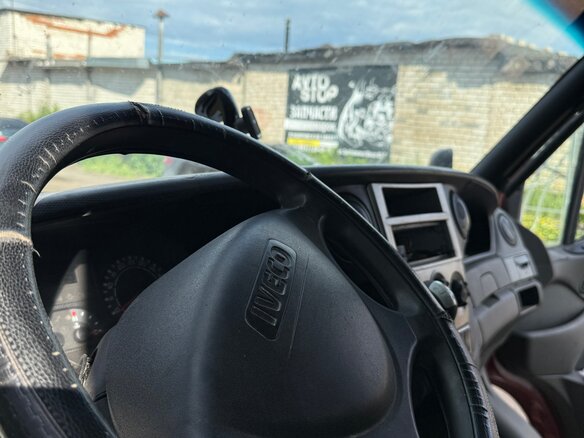 2012 Iveco Daily, красный, 2100000 рублей - вид 4