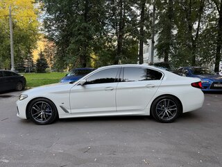 2021 BMW 5 серии 520i VII (G30/G31/G38) Рестайлинг, белый, 4550000 рублей, вид 2