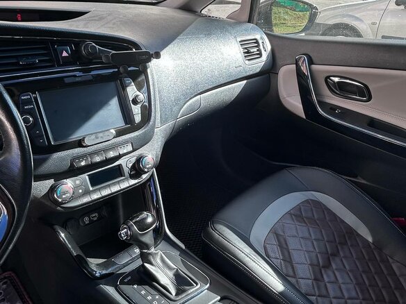 2018 Kia Ceed II Рестайлинг, коричневый, 1700000 рублей - вид 21