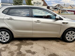 2015 Kia Rio III Рестайлинг, бежевый, 740000 рублей, вид 5