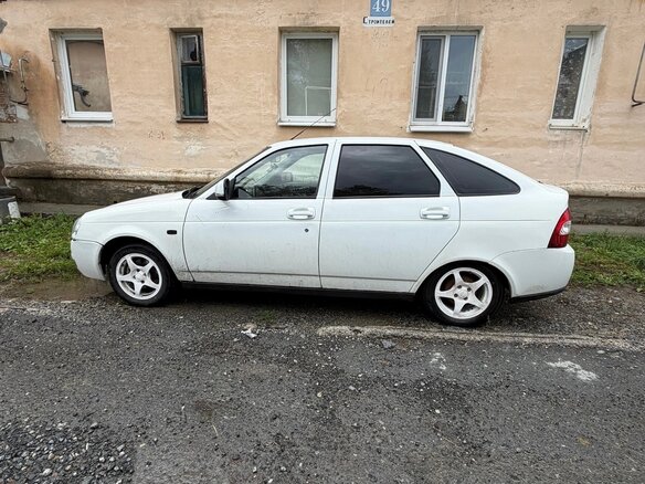 2010 Lada (ВАЗ) Priora I, белый, 180000 рублей - вид 6