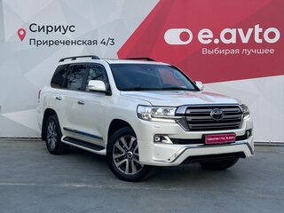 2018 Toyota Land Cruiser 200 Series Рестайлинг 2, белый, 7200000 рублей, вид 3