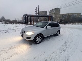 2010 Volkswagen Touareg I Рестайлинг, серебристый, 1150000 рублей, вид 1