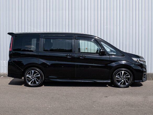 2021 Honda Stepwgn Spada V Рестайлинг, чёрный, 2749000 рублей - вид 4