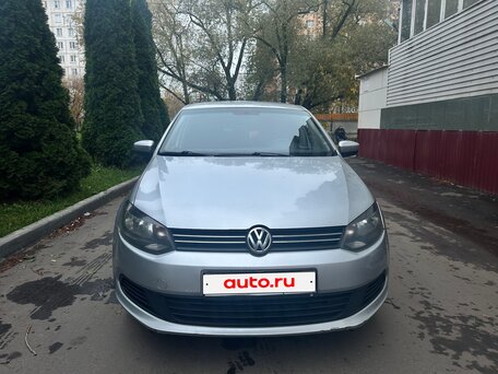 2015 Volkswagen Polo V, серебристый, 800000 рублей, вид 2