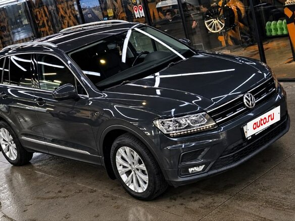 2017 Volkswagen Tiguan II, серый, 1999999 рублей - вид 4