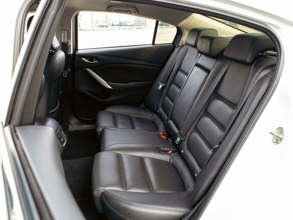 2017 Mazda 6 III (GJ) Рестайлинг, белый, 1545000 рублей - вид 32