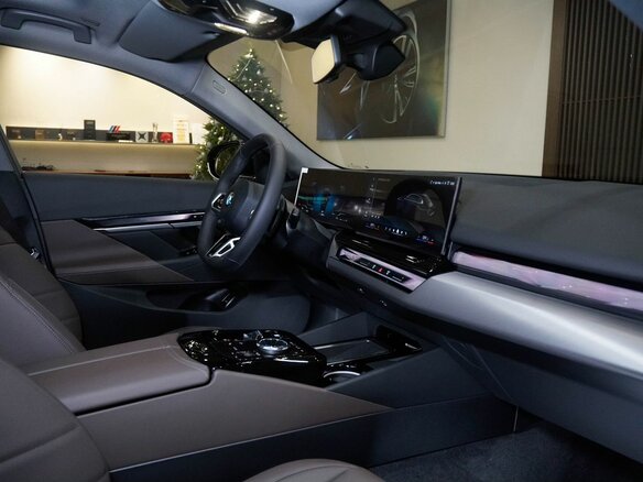 2025 BMW 5 серии Long 530Li xDrive VIII (G60/G61/G68), чёрный, 9000000 рублей - вид 20