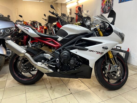 2014 Triumph Daytona 675, белый - вид 1