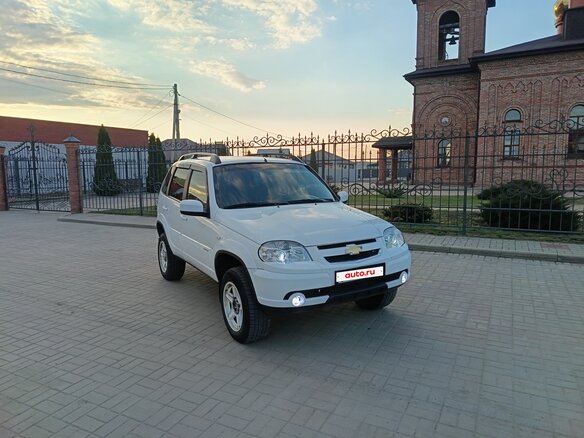 2013 Chevrolet Niva I Рестайлинг, белый, 600000 рублей - вид 2