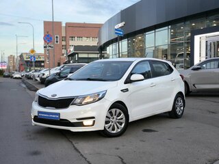 2015 Kia Rio III Рестайлинг, белый, 925000 рублей, вид 1