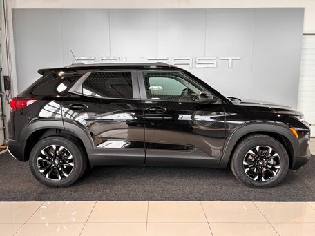 2022 Chevrolet TrailBlazer III, чёрный, 1779000 рублей, вид 3
