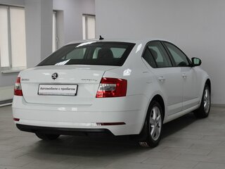 2017 Skoda Octavia III (A7) Рестайлинг, белый, 1569900 рублей, вид 4