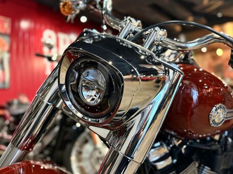 2024 Harley-Davidson Fat Boy, красный, 3400000 рублей, вид 2