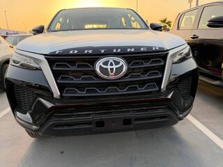 2025 Toyota Fortuner II Рестайлинг, чёрный, 5109000 рублей, вид 1