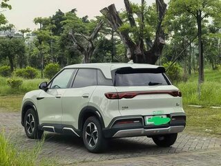 2024 BYD Yuan Up 45.12 kWh, бежевый, 1638401 рублей, вид 4