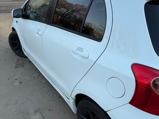 2005 Toyota Vitz II (XP90), белый, 630000 рублей, вид 4