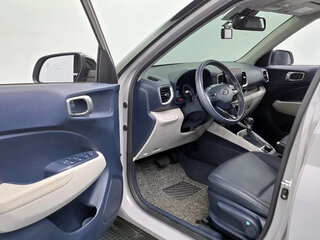2022 Hyundai Venue I, серебристый, 1650000 рублей, вид 5