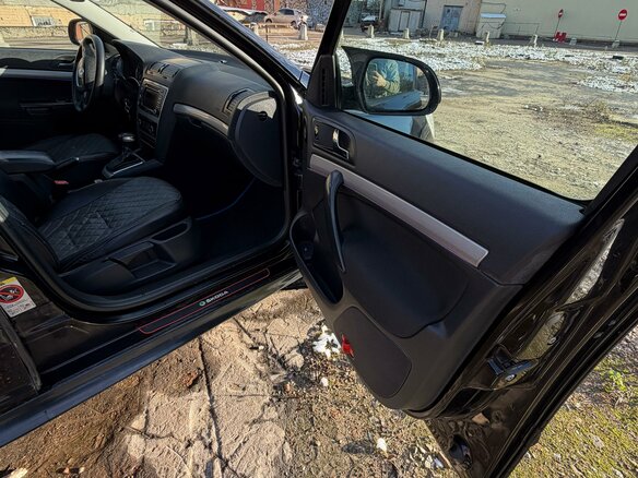 2011 Skoda Octavia II (A5) Рестайлинг, чёрный, 575000 рублей - вид 15
