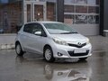 2012 Toyota Vitz III (XP130), серый, 810000 рублей - вид 2