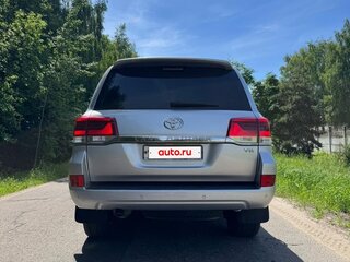 2017 Toyota Land Cruiser 200 Series Рестайлинг 2, серебристый, 5390000 рублей, вид 5