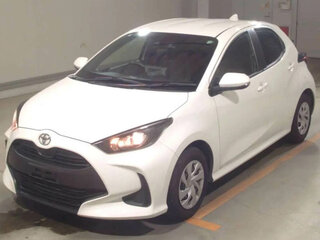 2022 Toyota Yaris IV, белый, 750000 рублей, вид 1