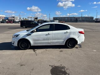 2013 Kia Rio III, белый, 340000 рублей, вид 4