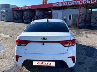 2017 Kia Rio IV, белый, 940000 рублей, вид 4