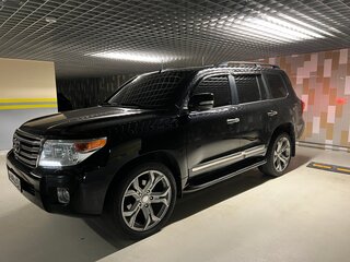 2014 Toyota Land Cruiser 200 Series Рестайлинг 1, чёрный, 3800000 рублей, вид 1