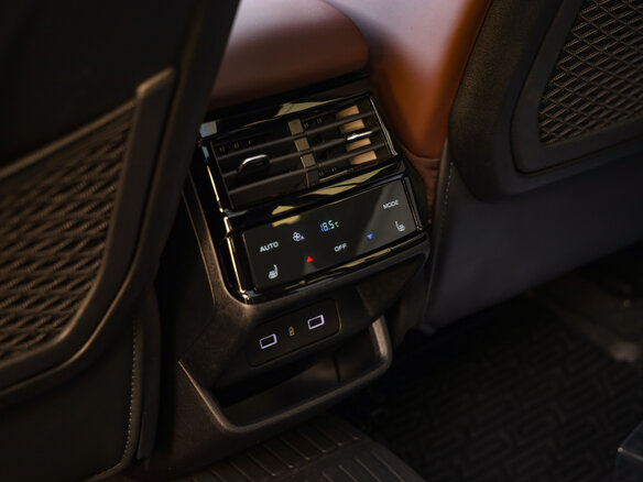 2023 Geely Monjaro I, чёрный, 3099777 рублей - вид 32