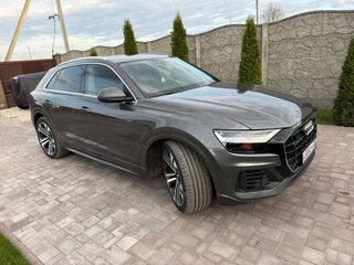 2018 Audi Q8 55 TFSI I (4M), серый, 5100000 рублей, вид 4